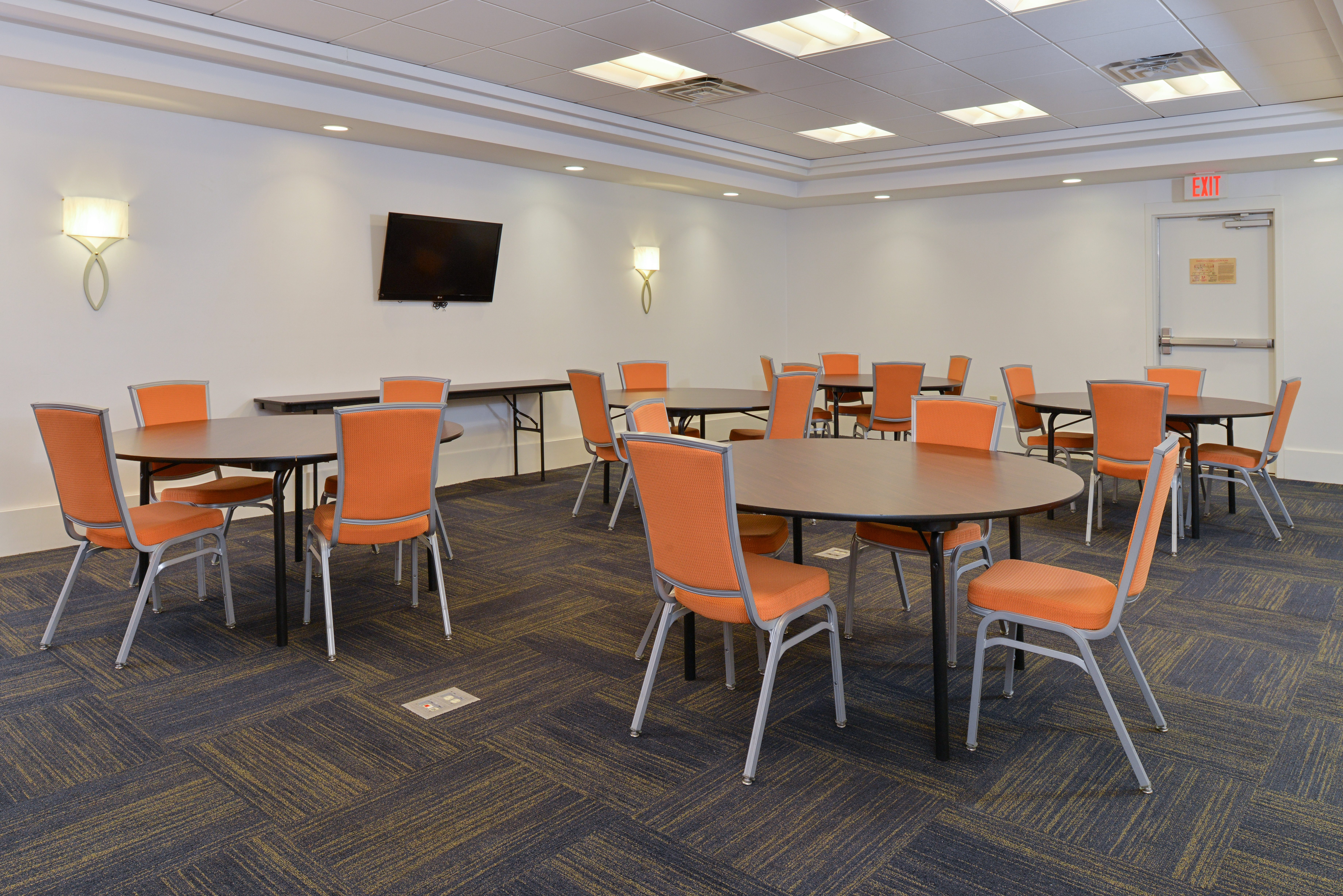 Holiday Inn Express Hotel and Suites Terre Haute 63/73