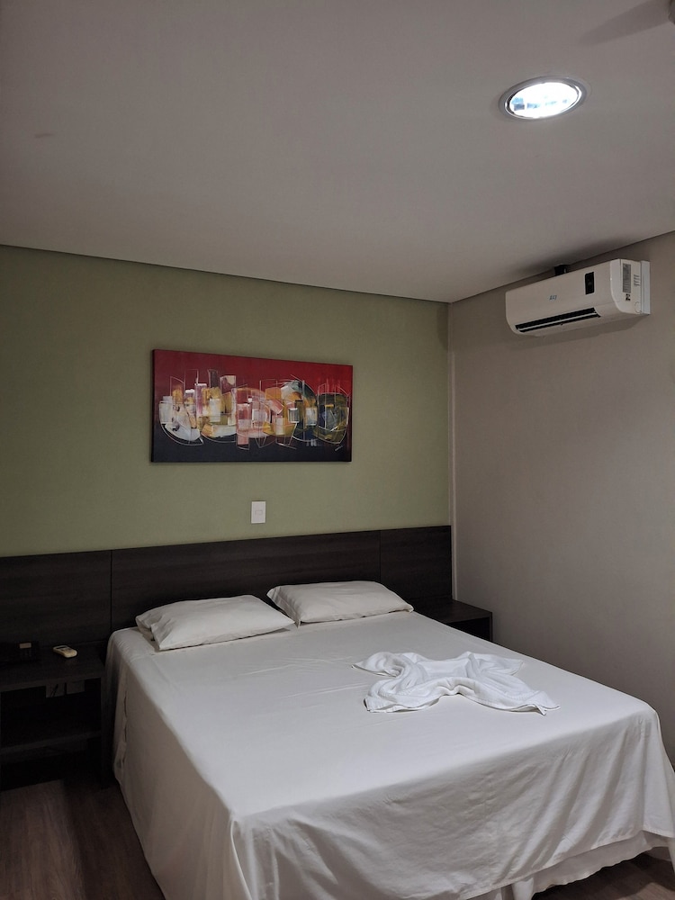 EXECUTIVE, SUITE, QUEEN BED