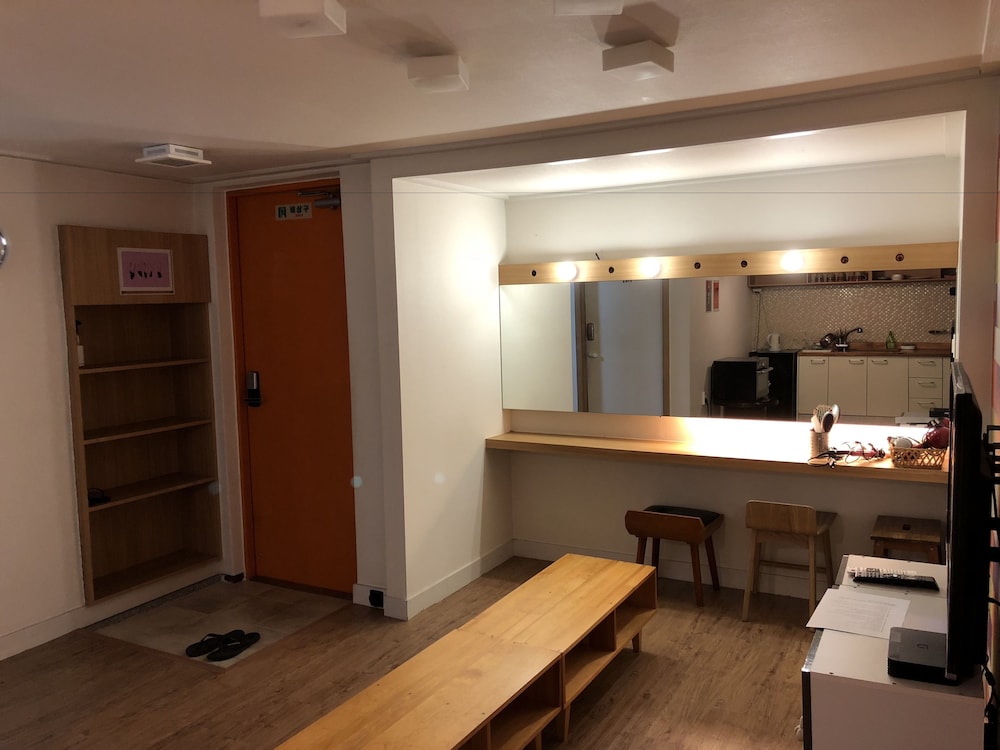 High Street Guest House 32/50