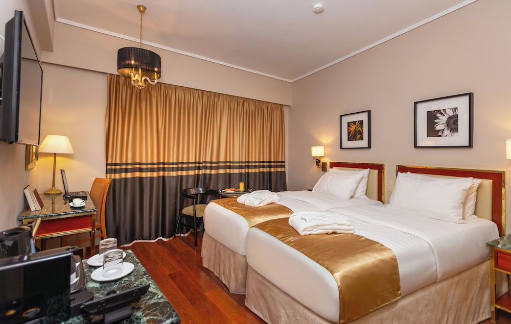 Ilisia Hotel 32/68