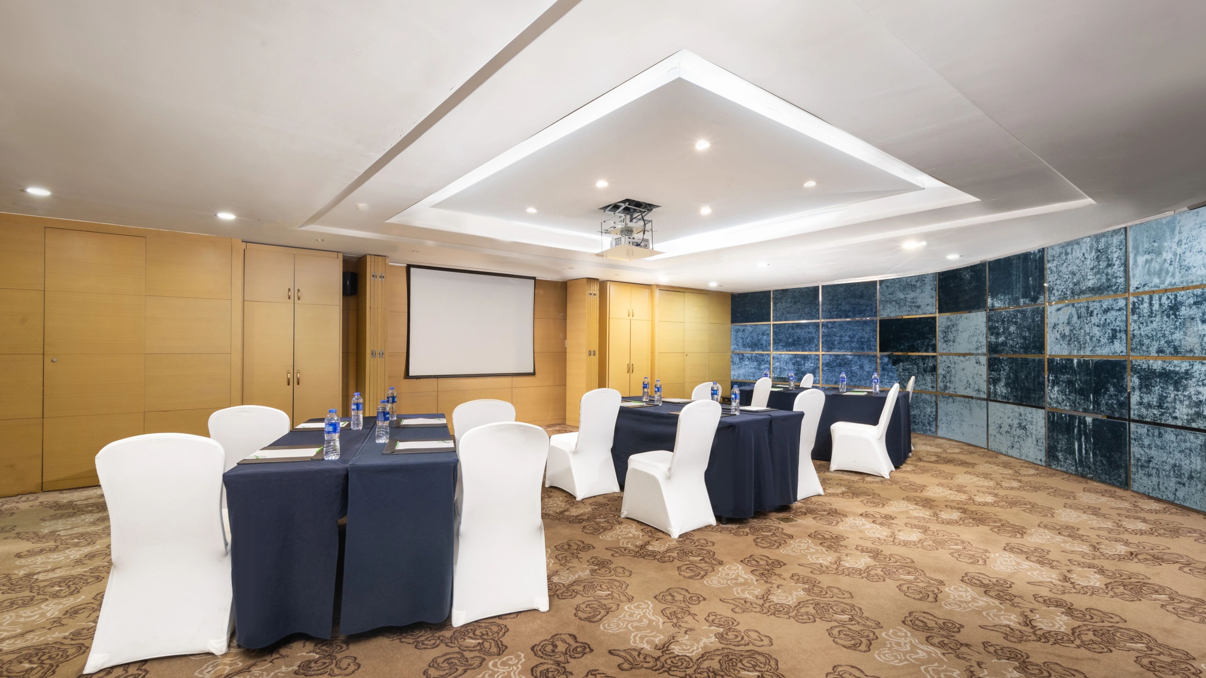 HOLIDAY INN SHIJIAZHUANG CENTRAL 70/77