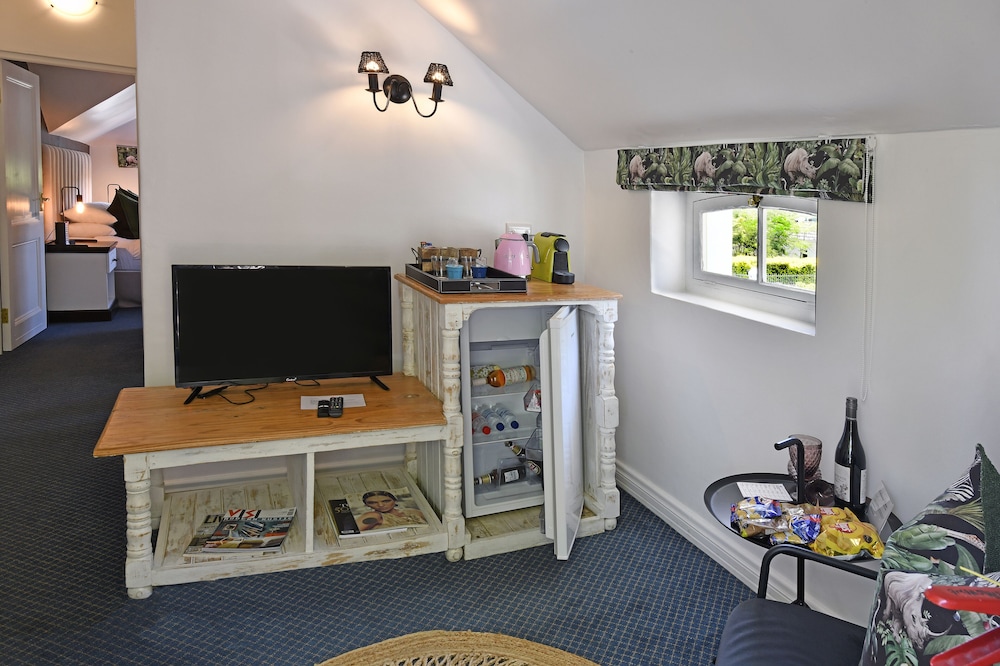 Ashbourne House Guest House 69/93