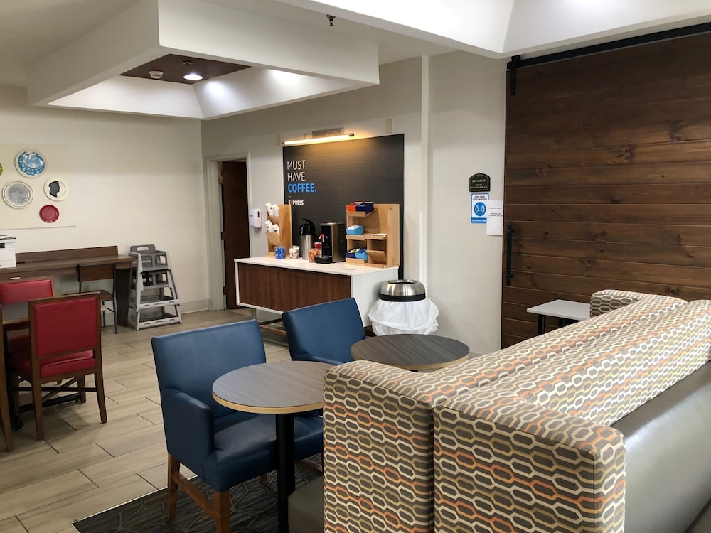 Holiday Inn Express Hotel & Suites Pikeville 20/44