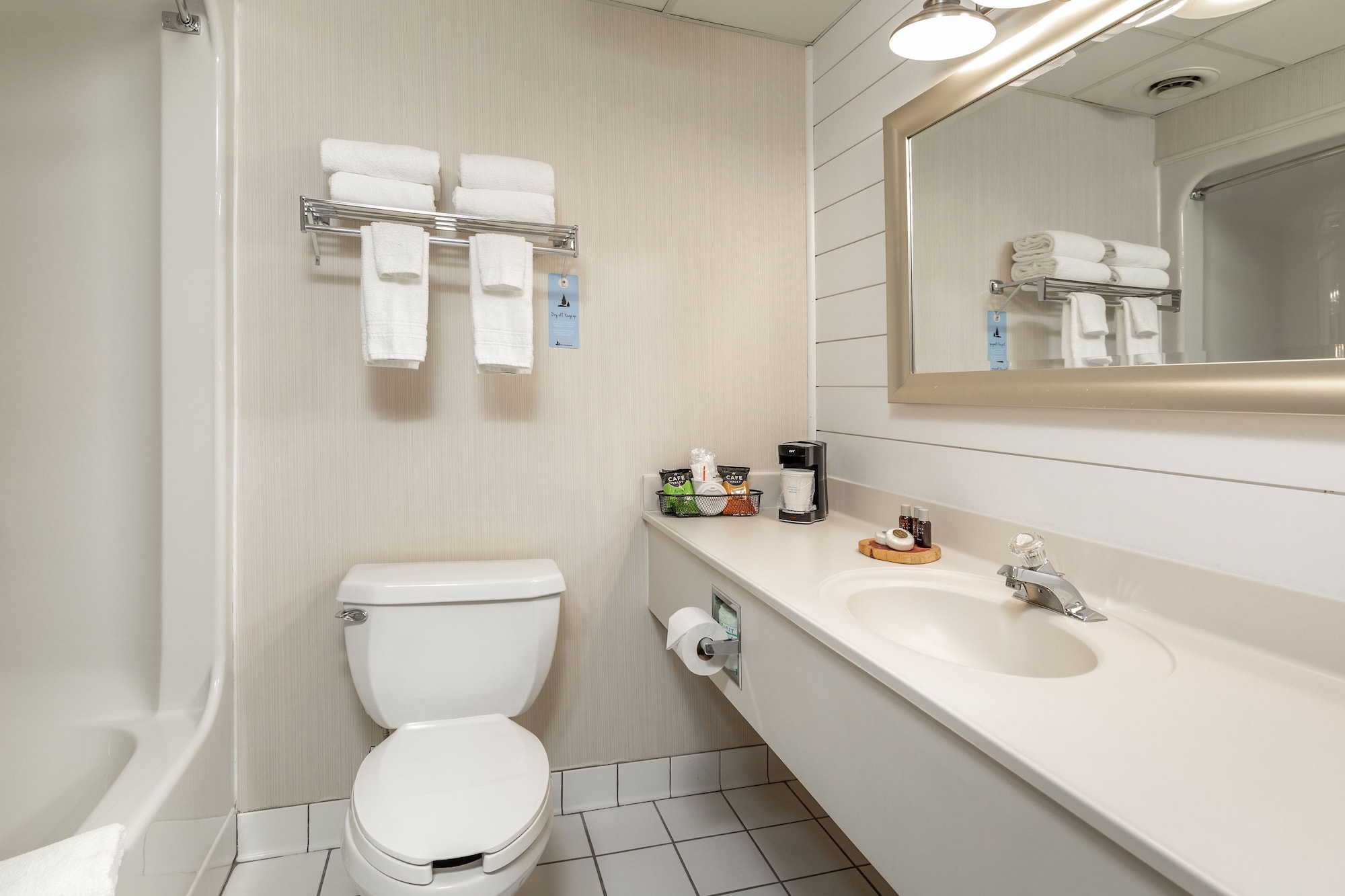 Standard, 2 Queen Beds, Pet Friendly