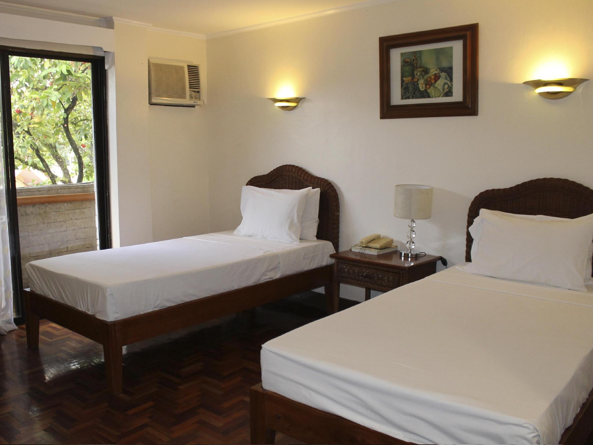 غرفة بسرير مزدوج