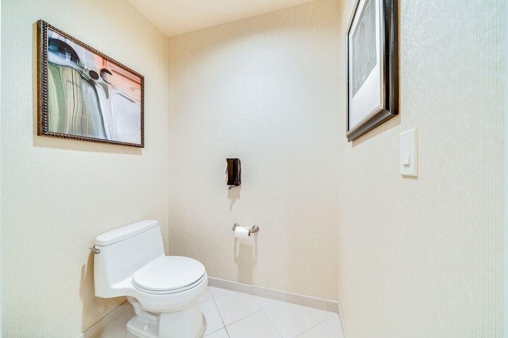 Jet Luxury Resorts @ The Signature Condo Hotel 63/69