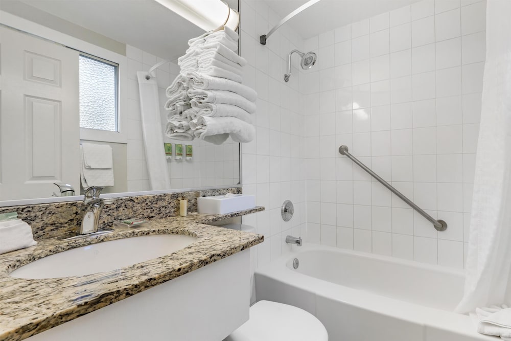 جناح بسريرين كوين مع أريكة بمطبخ، Best Western Inn At Penticton 7/9