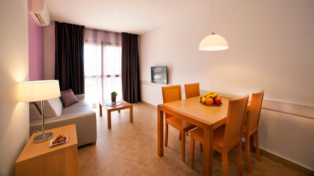 Leo Punta Umbria III Adults Only 13/23