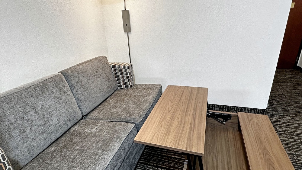 Estherville Hotel Amp Suites 16/50