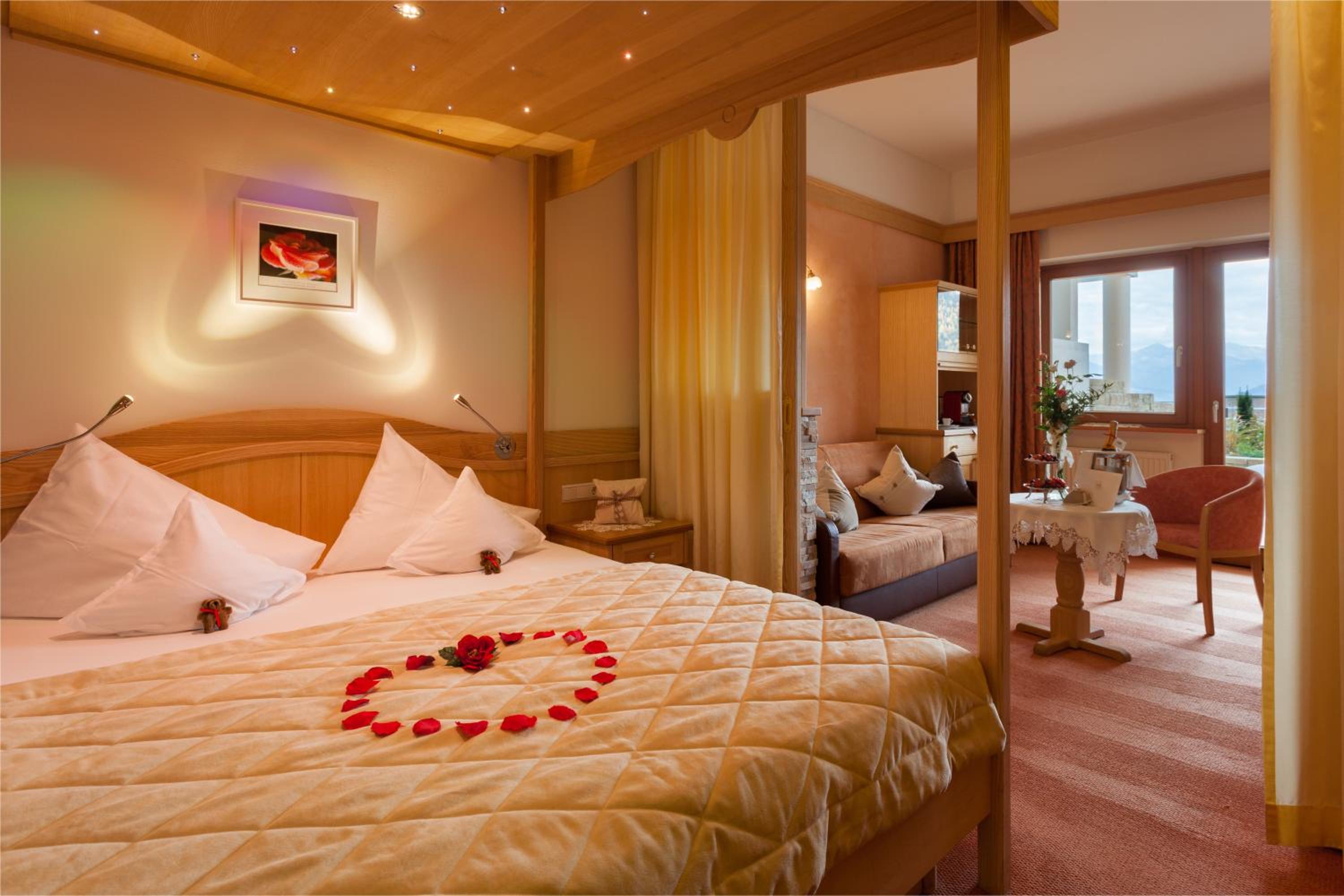 suite, balcony