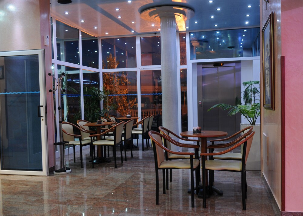 restaurant cafeteria