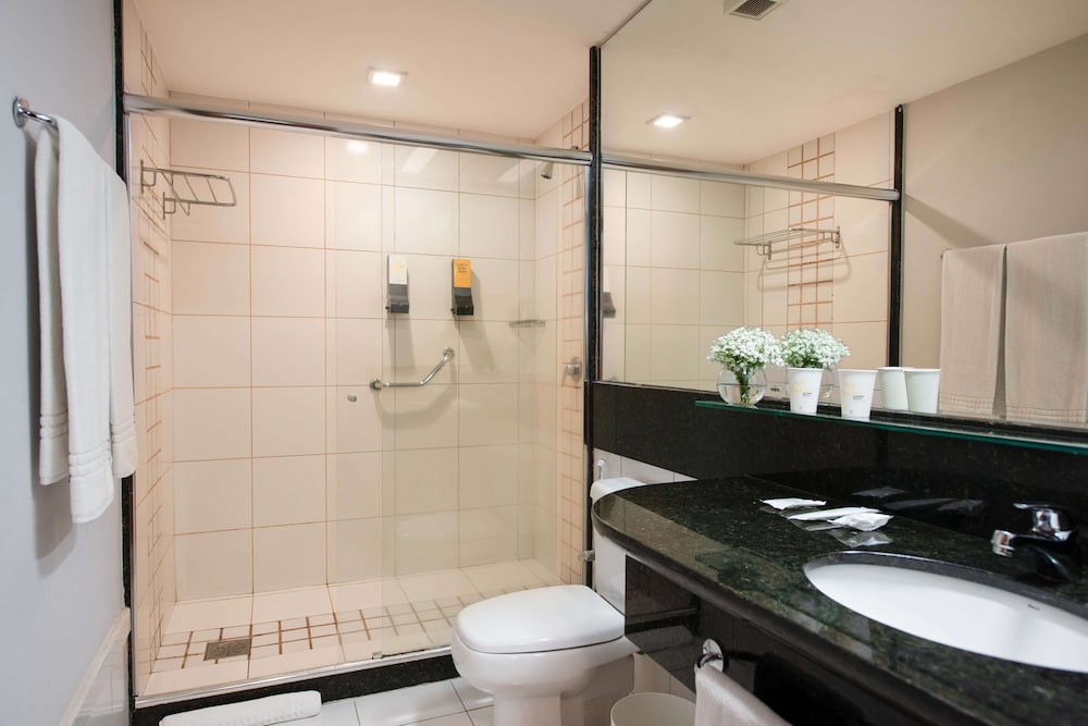 Golden Tulip Porto Vitoria 71/72