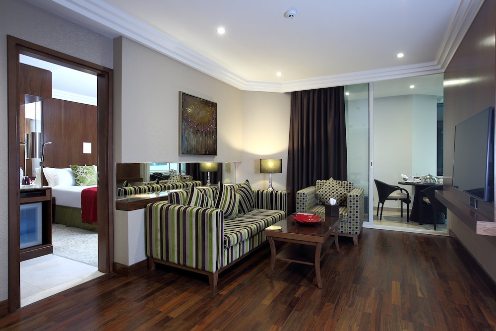 كراون بلازا الرياض منهال(Radisson Blu Hotel and Convention Center, Riyadh Minhal) 39/67