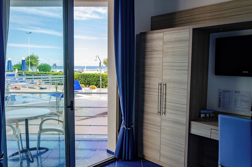 Astro Suite Hotel 33/50