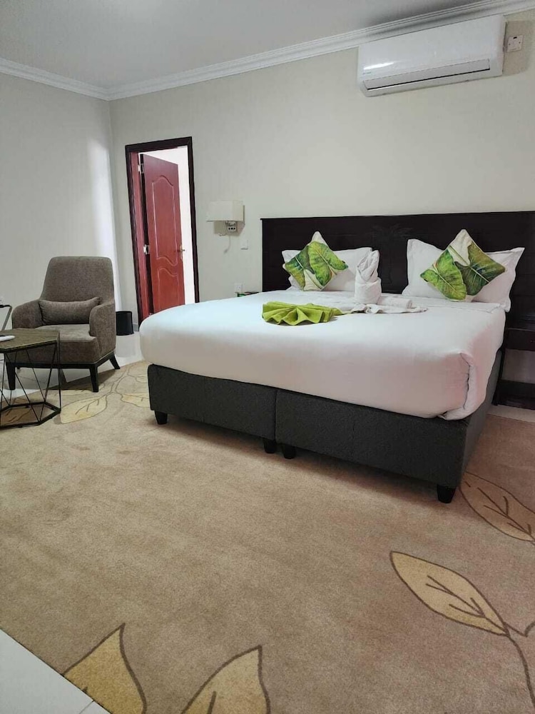 Cycad Palm Hotel 6/50