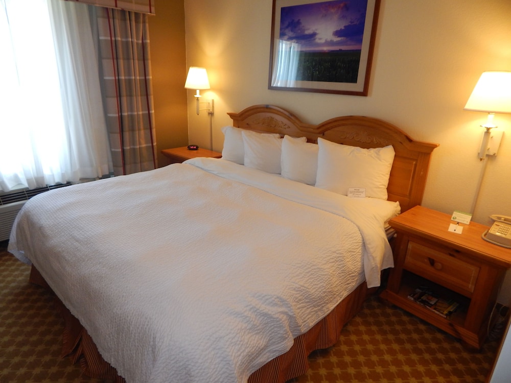 Lancaster Inn and Suites 13/64