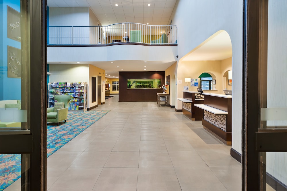 Holiday Inn Express Suites Southport Oak Island Area 48/58