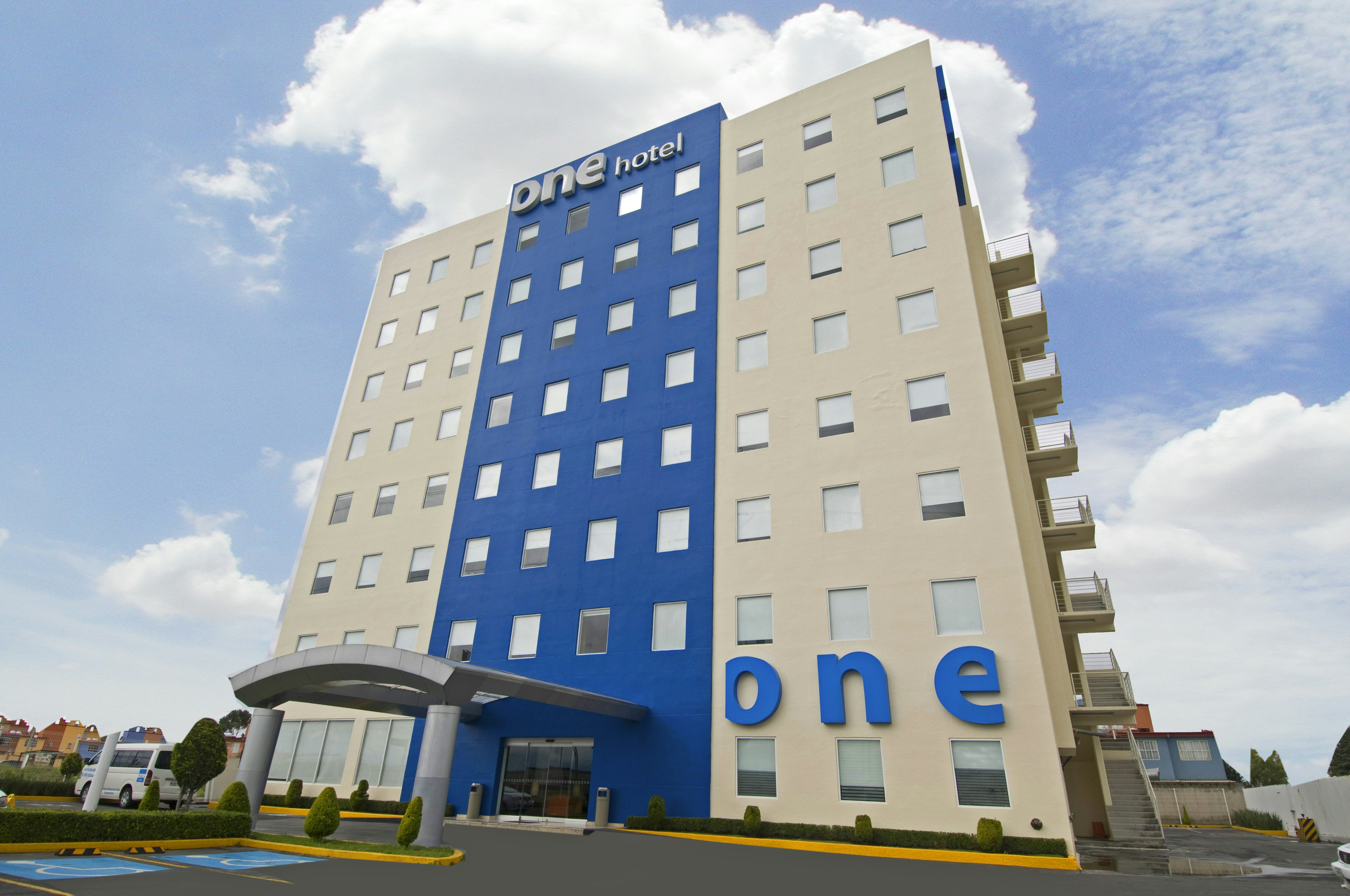 One Toluca Aeropuerto 2/37