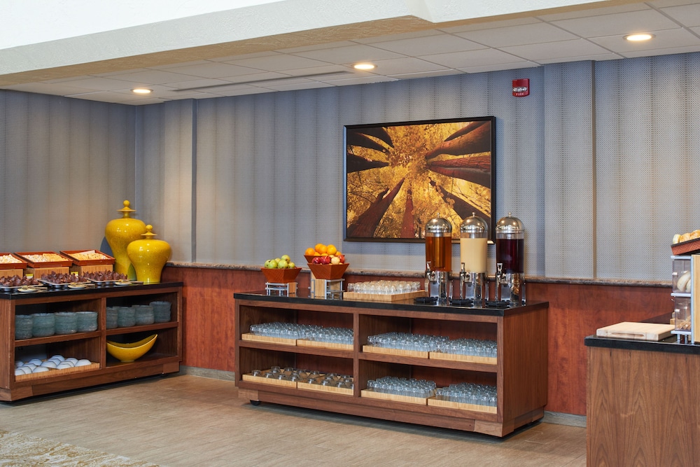 Doubletree By Hilton Fresno Convention Center 38/59