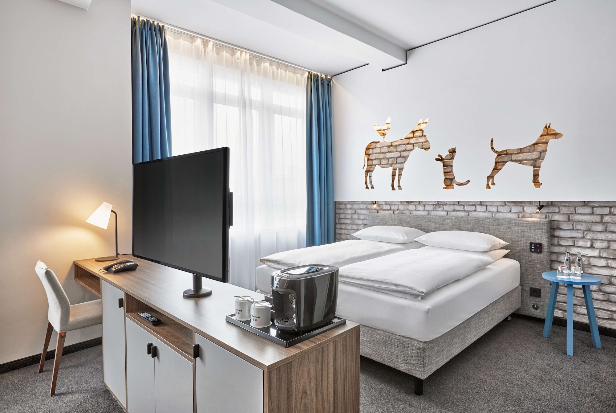 DELUXE, DOUBLE BED
