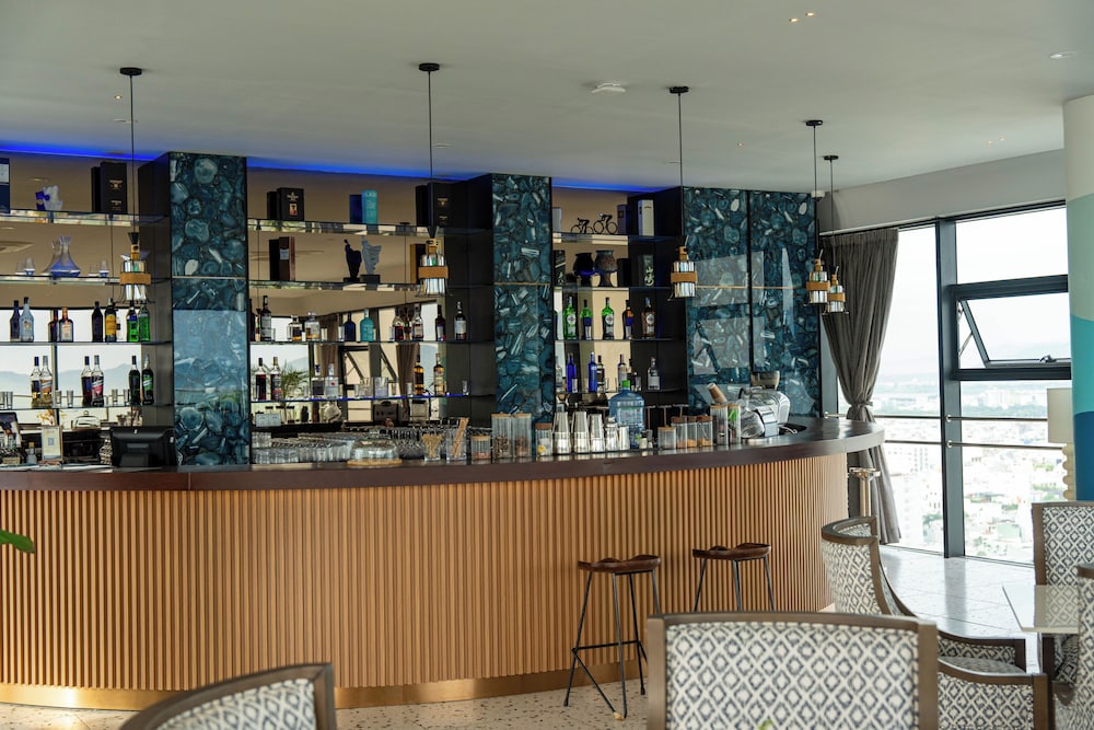 Centre Point Danang Hotel & Residence 37/47