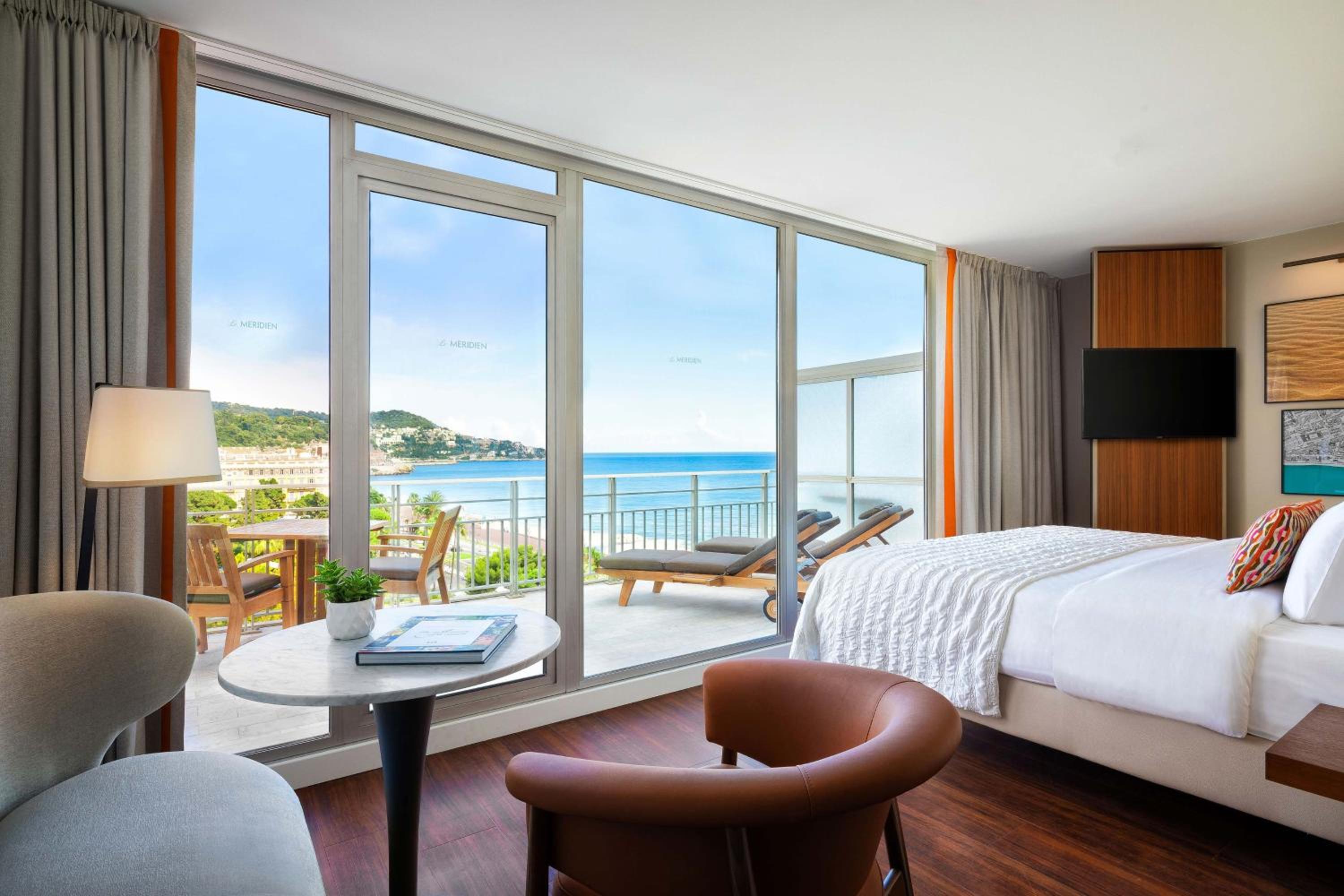 Executive, King Bed, Garden and Sea View