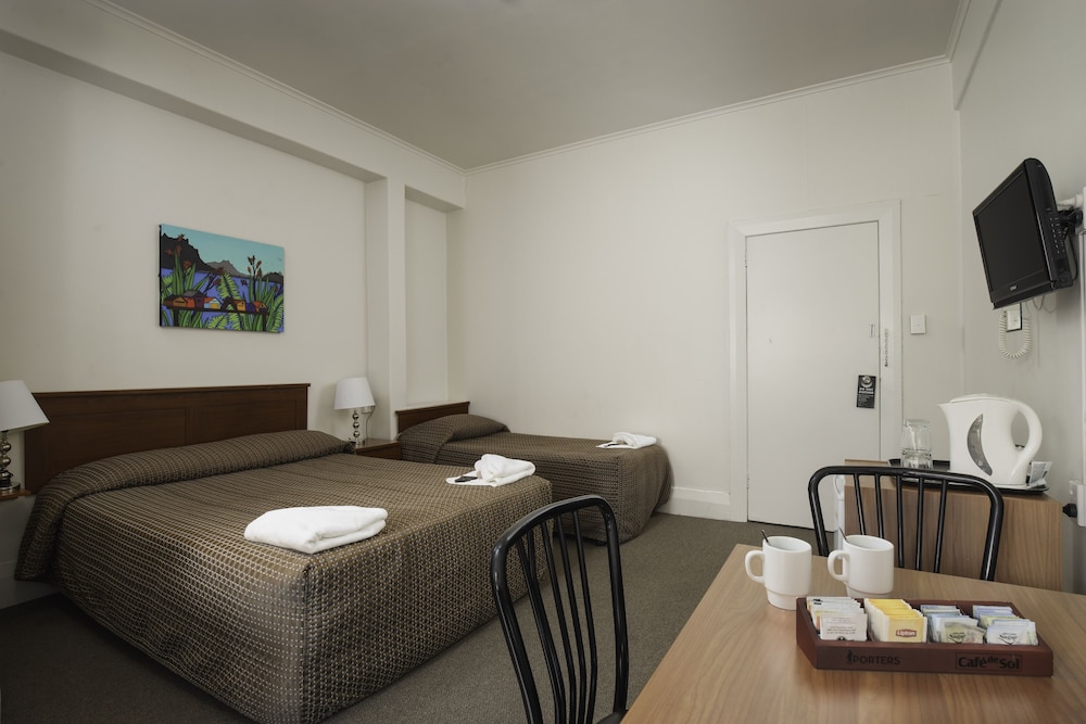 Kiwi International Hotel 9/61