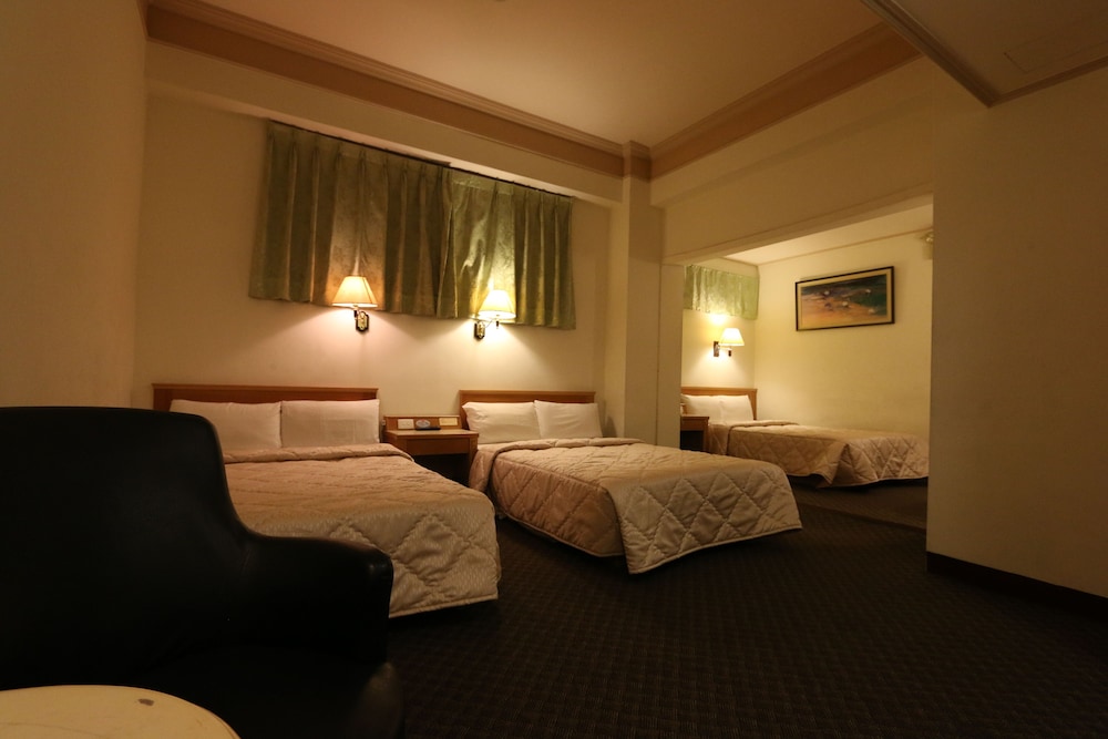 Riverside Hotel 28/50