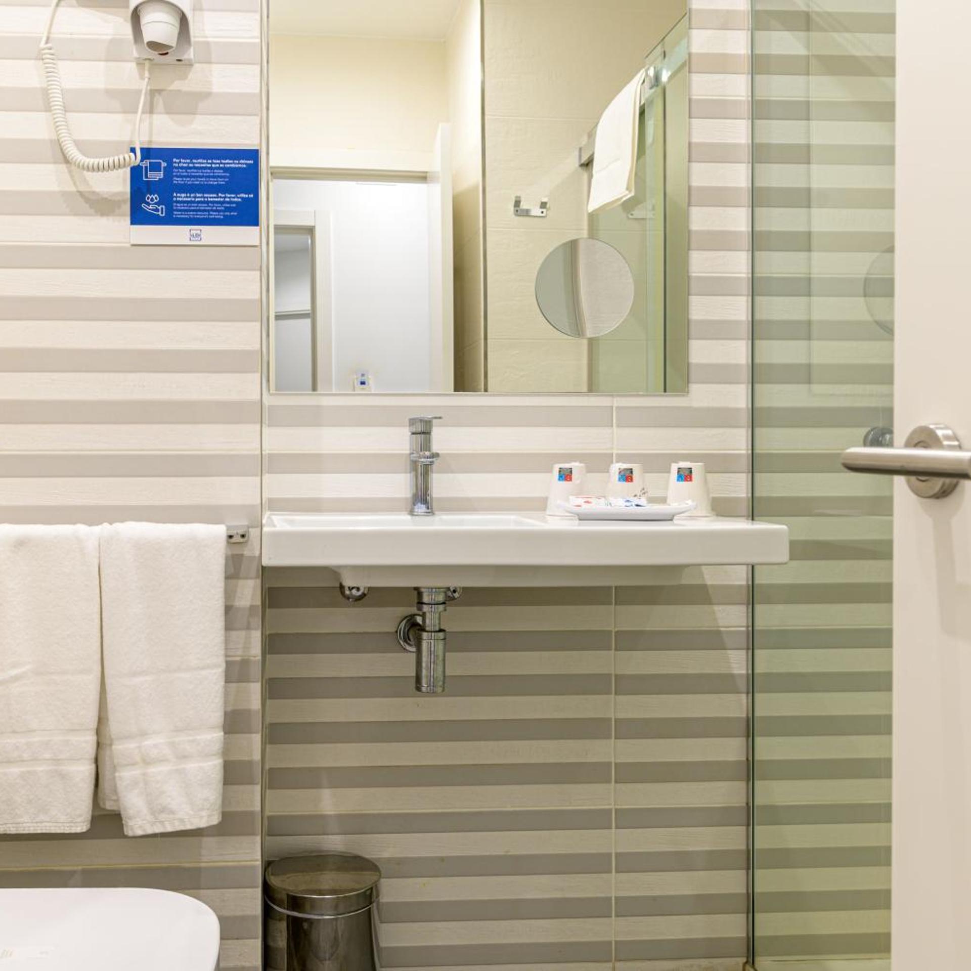 غرفة ثلاثية، Hotel Altiana 9/10