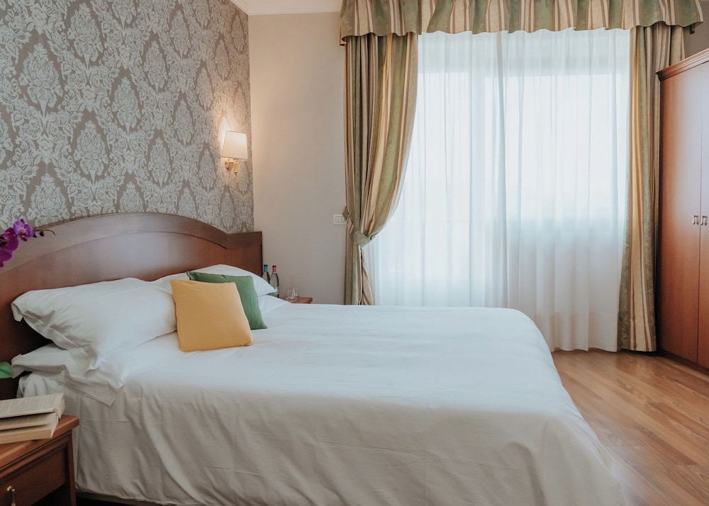 COMFORT, DOUBLE OR TWIN BED