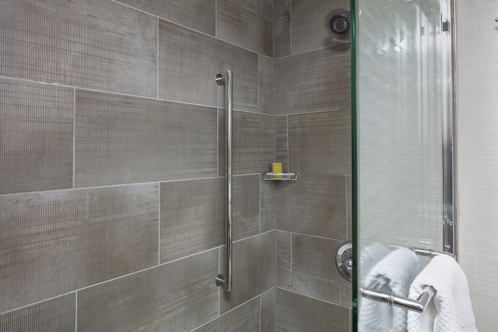 Doubletree By Hilton Boston Logan Airport Chelsea 9/48