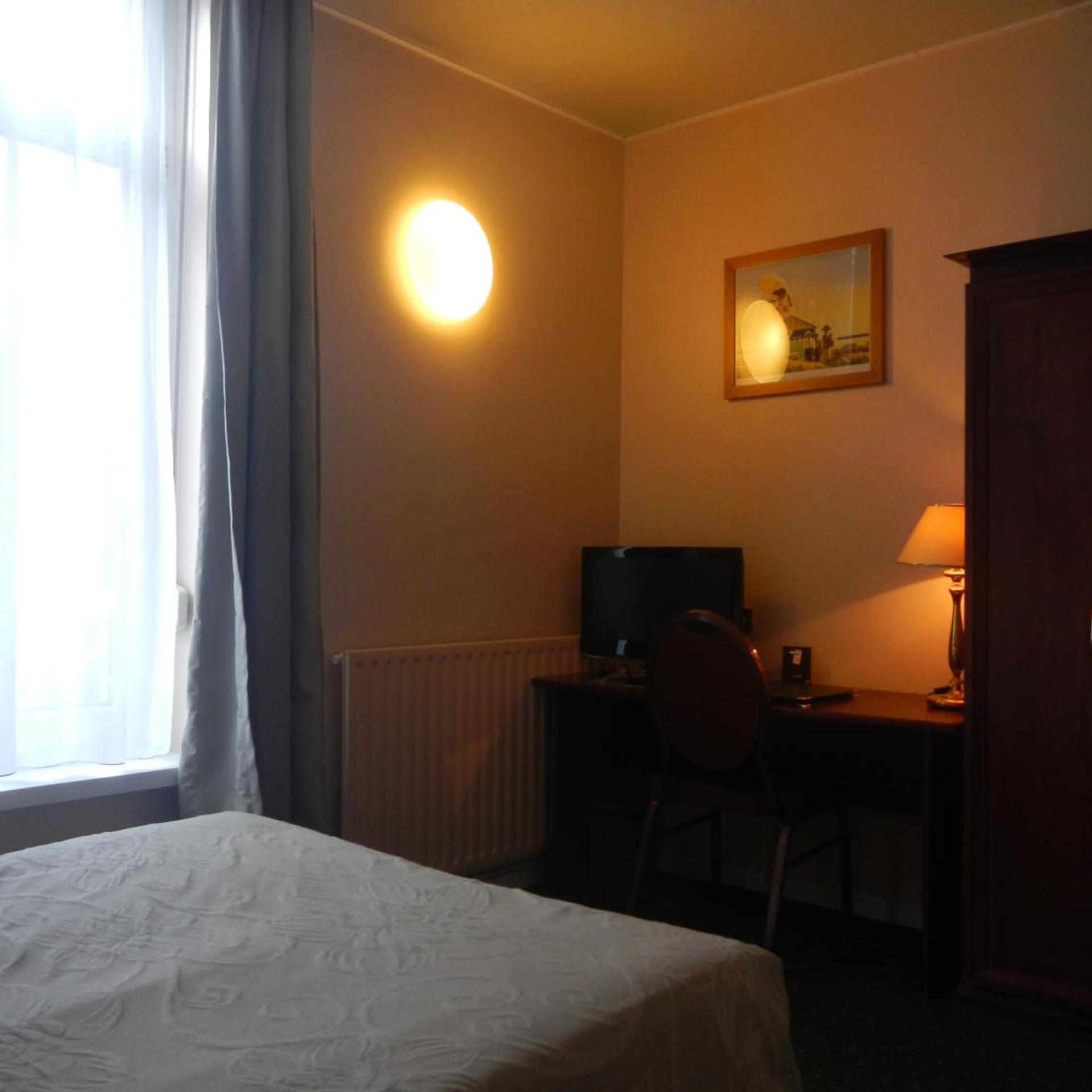 Room, Twin Beds