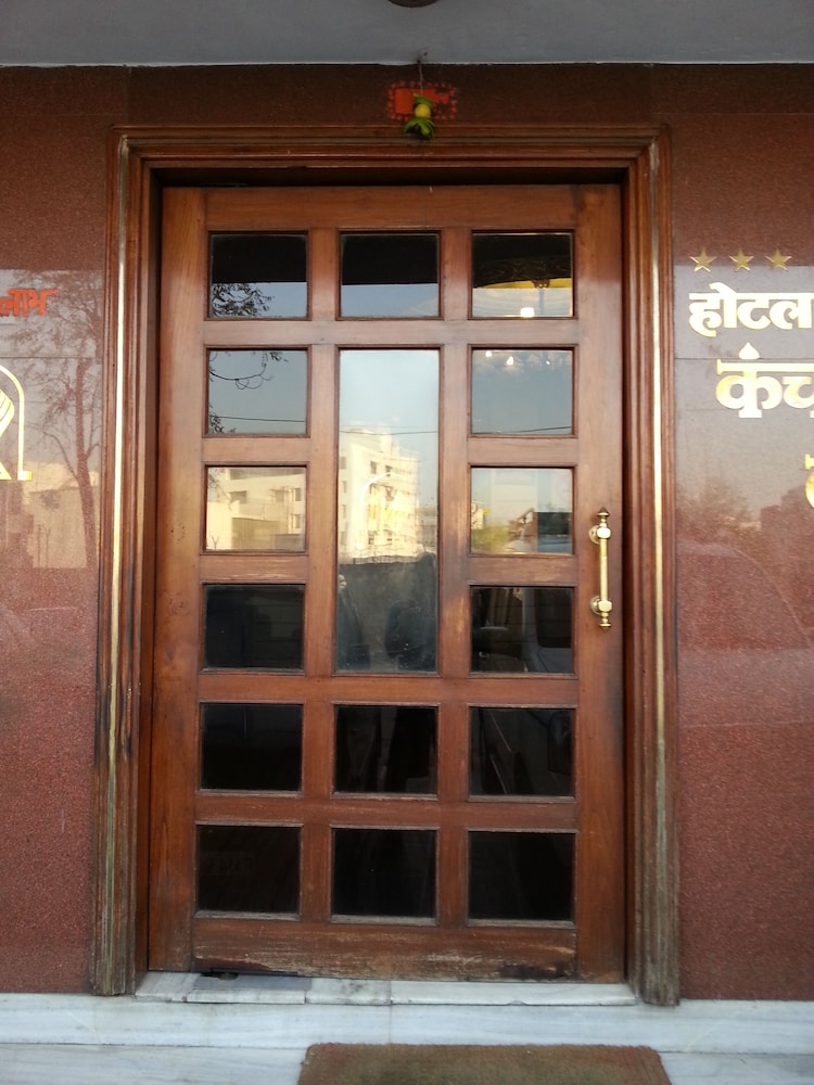 Hotel Kanchandeep 3/38