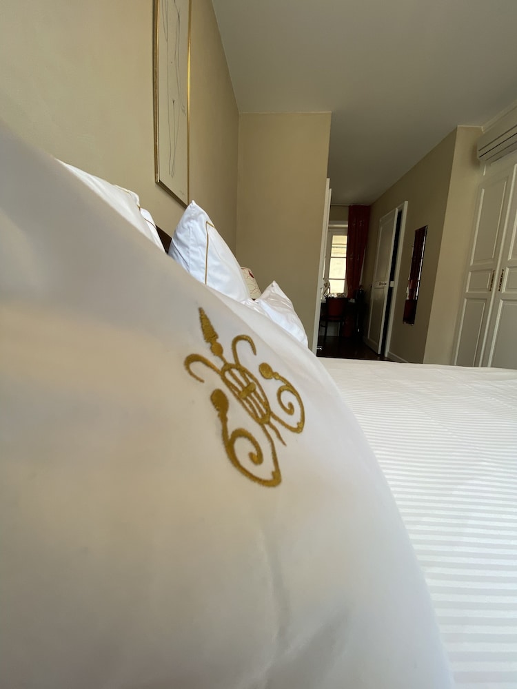 Hotel D haussonville 12/41