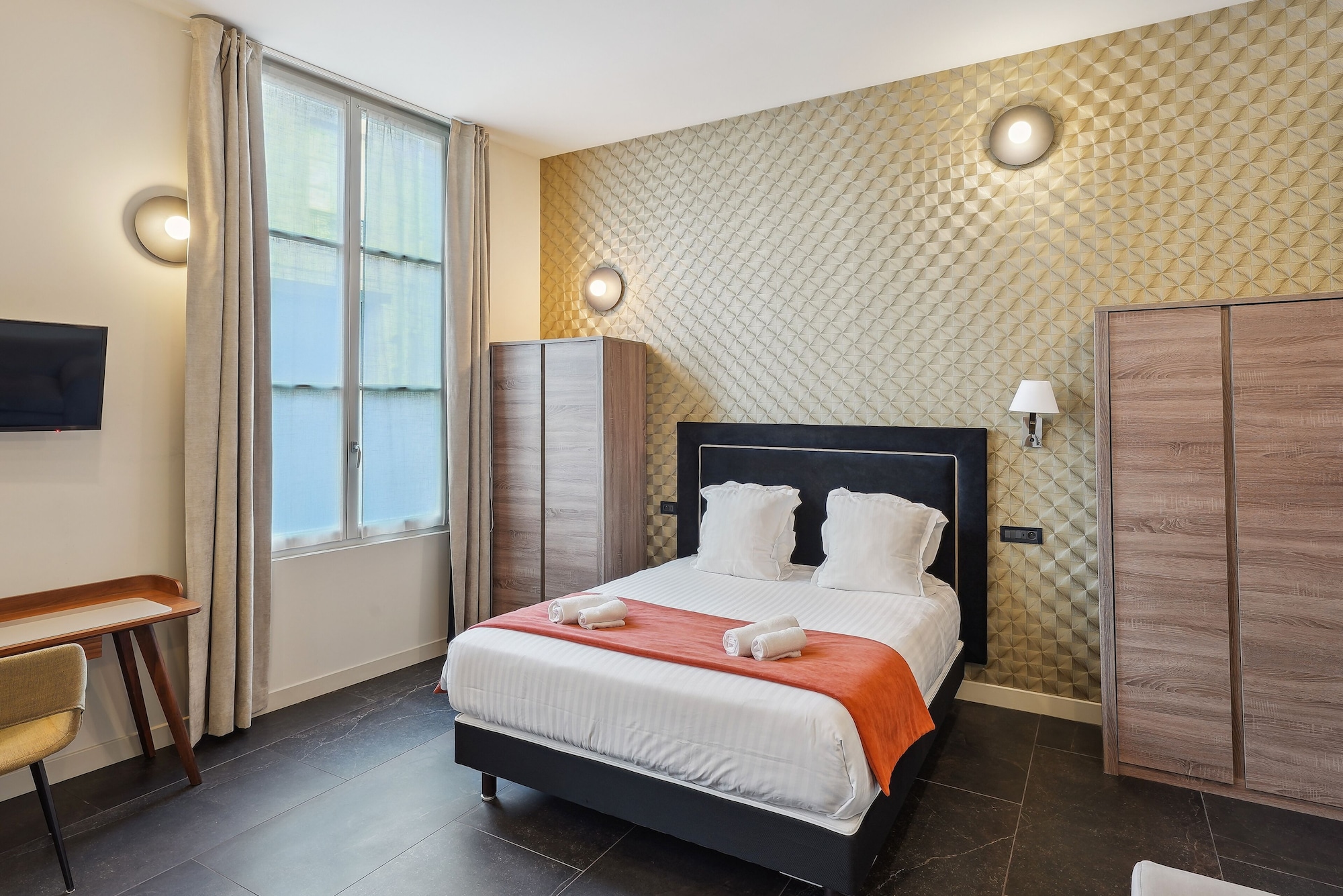 Oasis, Apartment, Queen Bed, Sofa