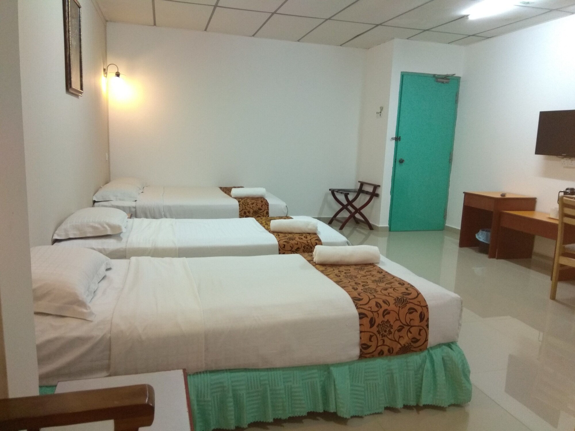 ROOM, TWIN BEDS