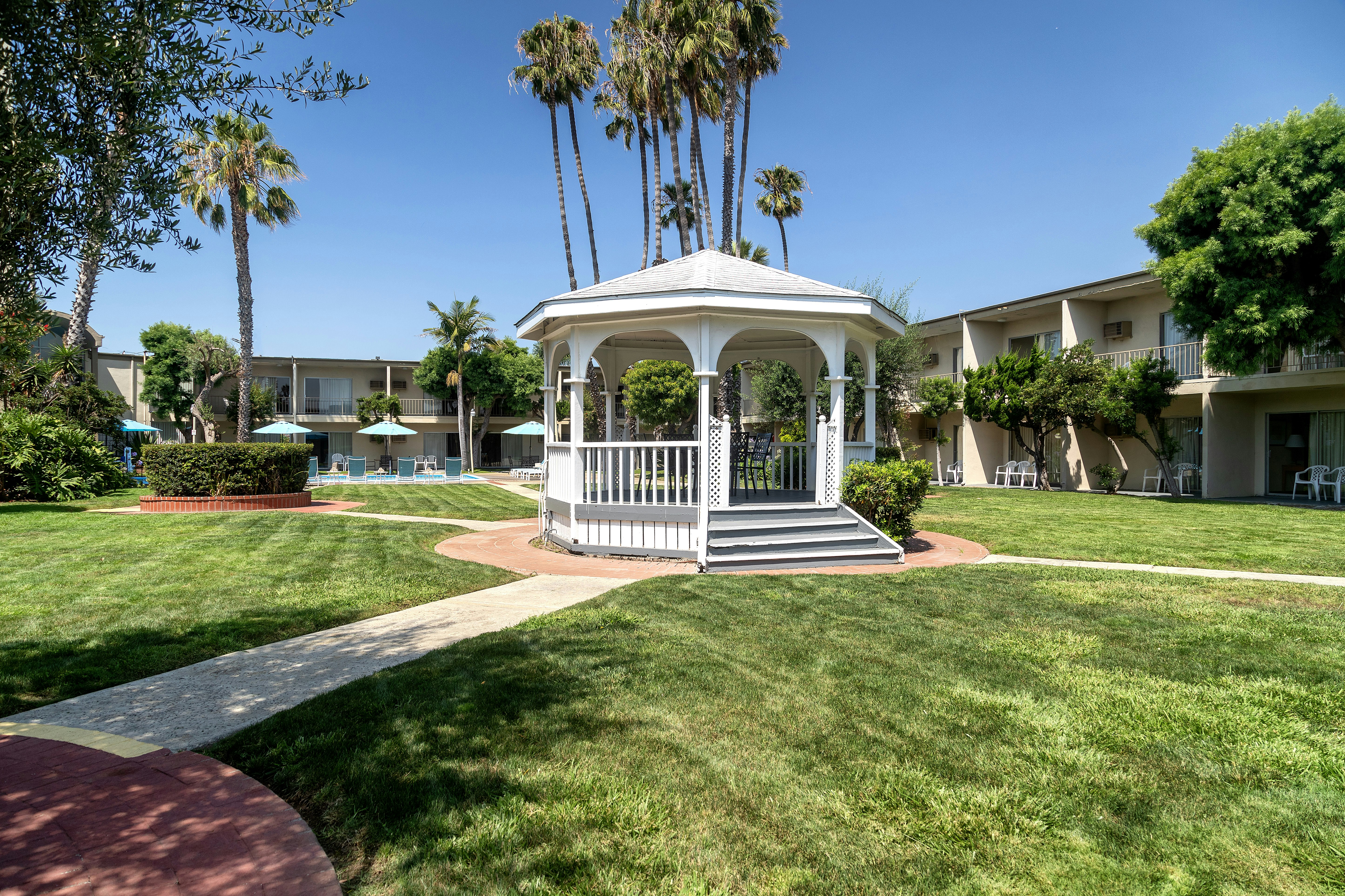 Golden Sails Hotel 47/51