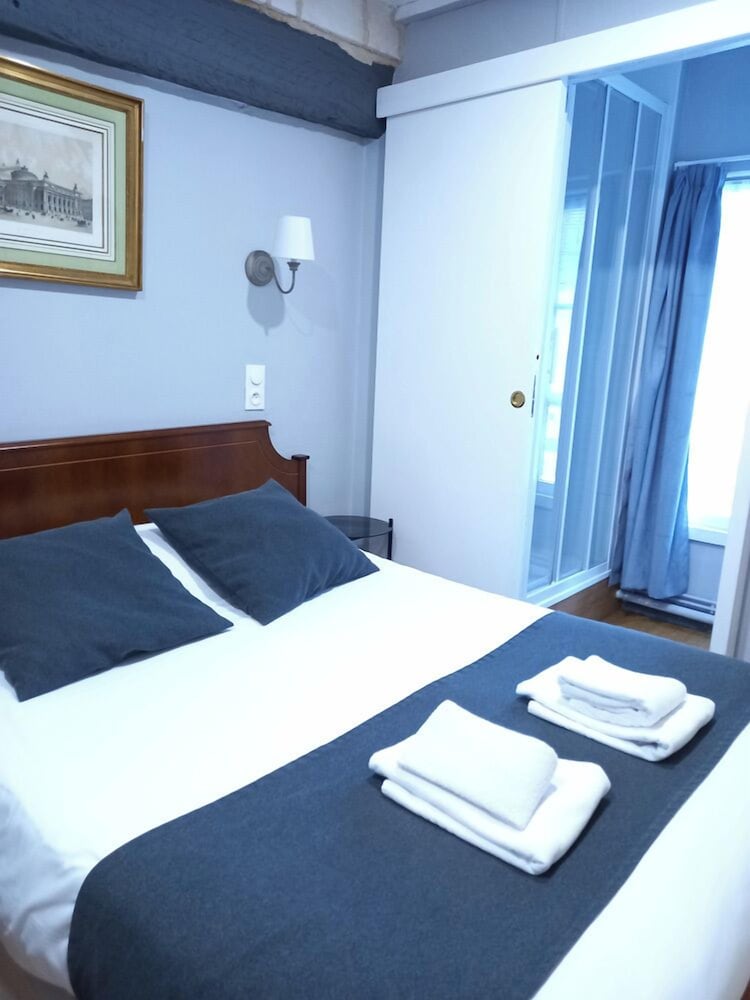 Brit Hotel Les Comtes de Champagne Centre Historique 18/50