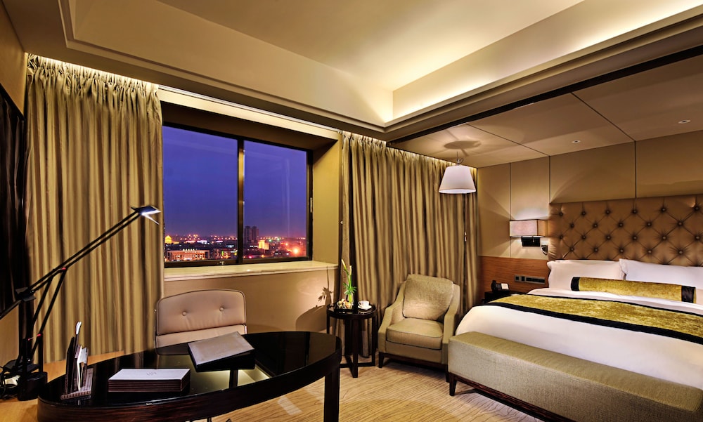 Enlux Hotel (Baotu Quanquan City Plaza) 16/59