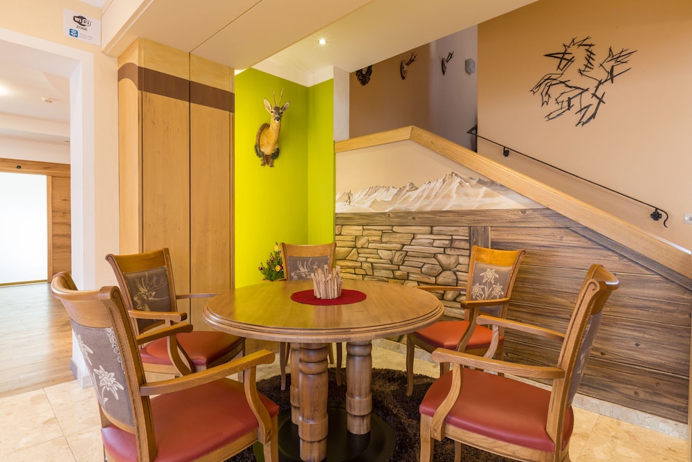 HOTEL SCHOENEGG 38/50