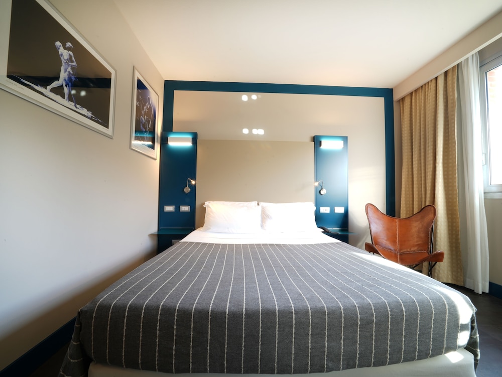 EXECUTIVE, SINGLE, DOUBLE BED