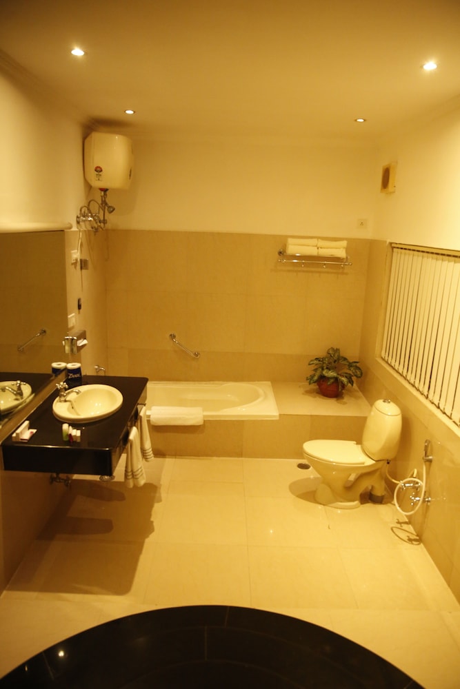 Jayamahal Palace Hotel 33/68