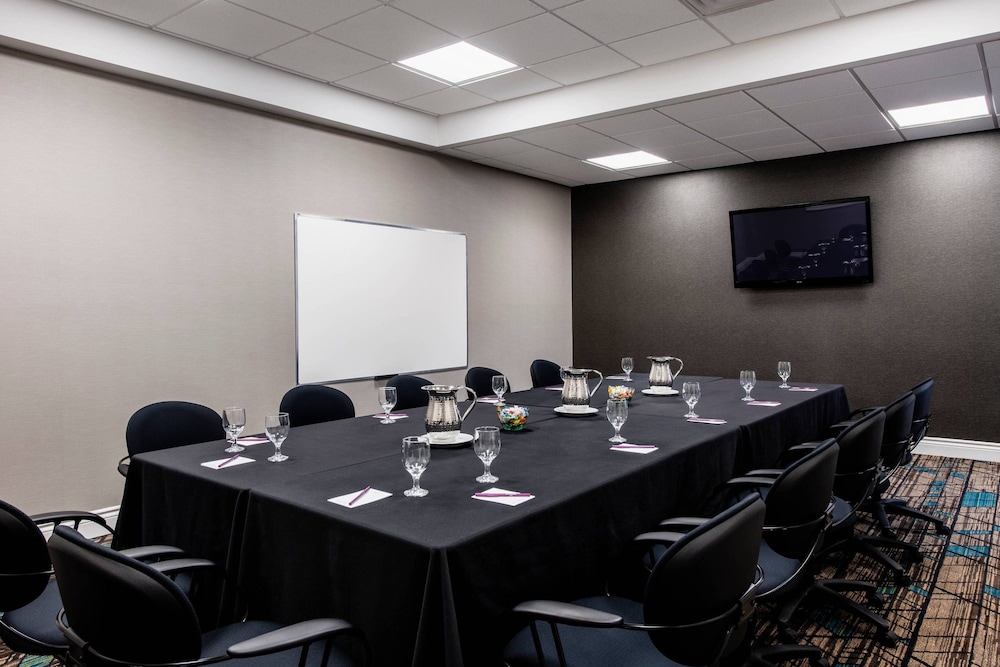 Residence Inn By Marriott Kingston Water S Edge 36/41