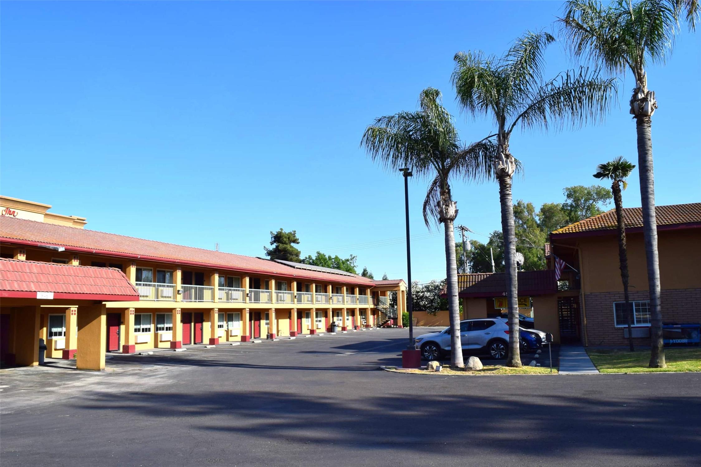 Super 8 By Wyndham Visalia 22/26