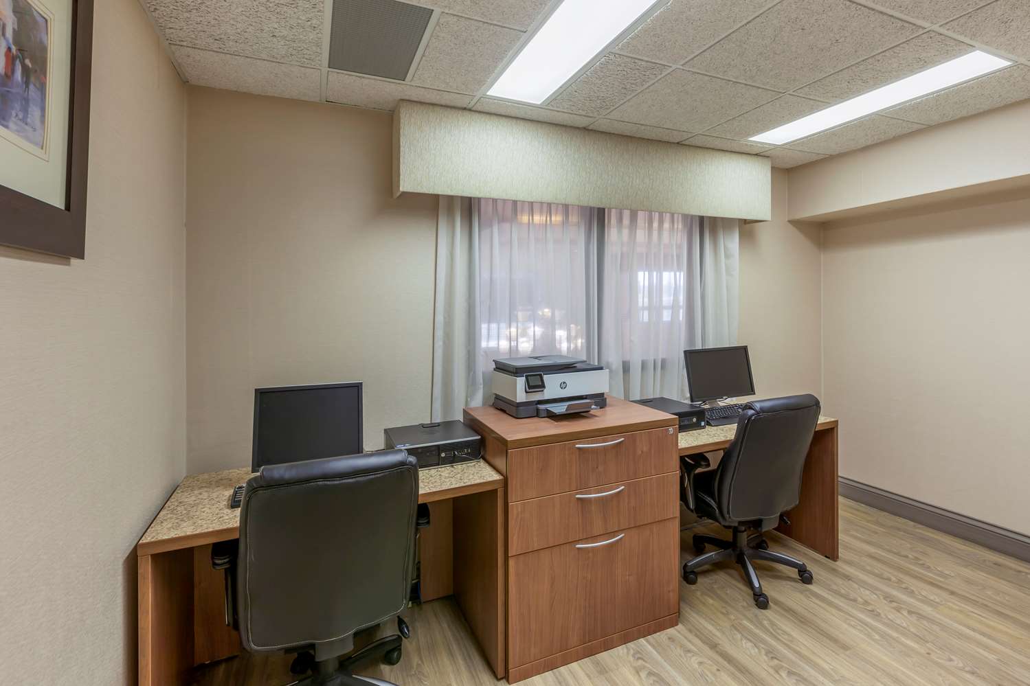 Best Western Plus Burlington Inn and Suites 15/21