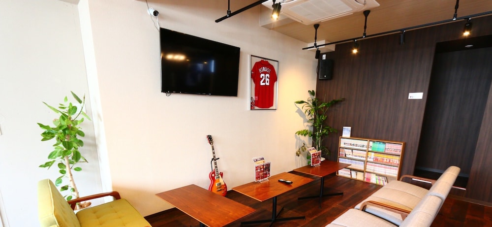 RED HELMET House & Sports Bar Hiroshima 23/49