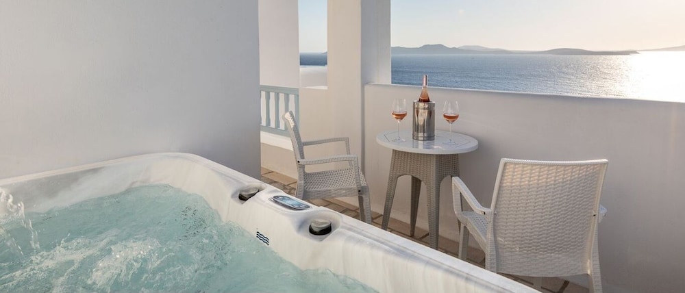 Kallos of Mykonos 23/50