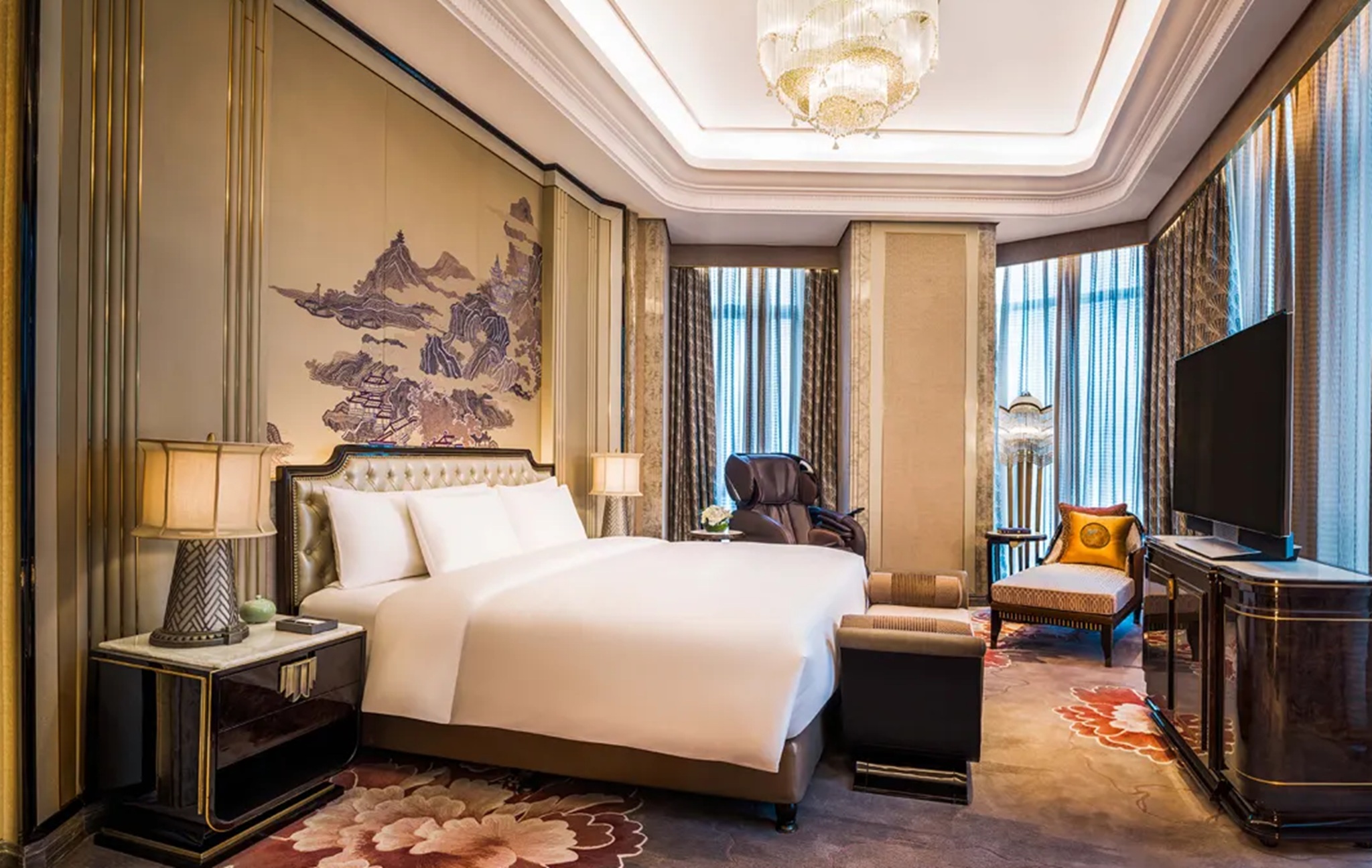 Executive, Suite