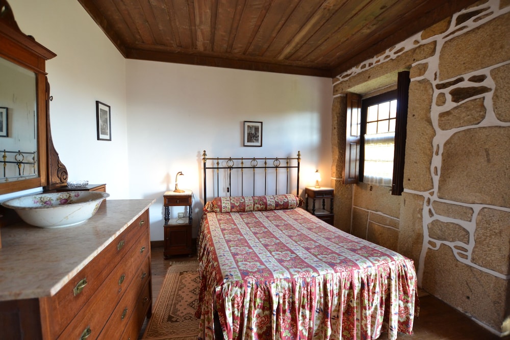 2 Bedrooms, Basic, Cottage, 3 Double Beds, Quinta Do Rei 3/5