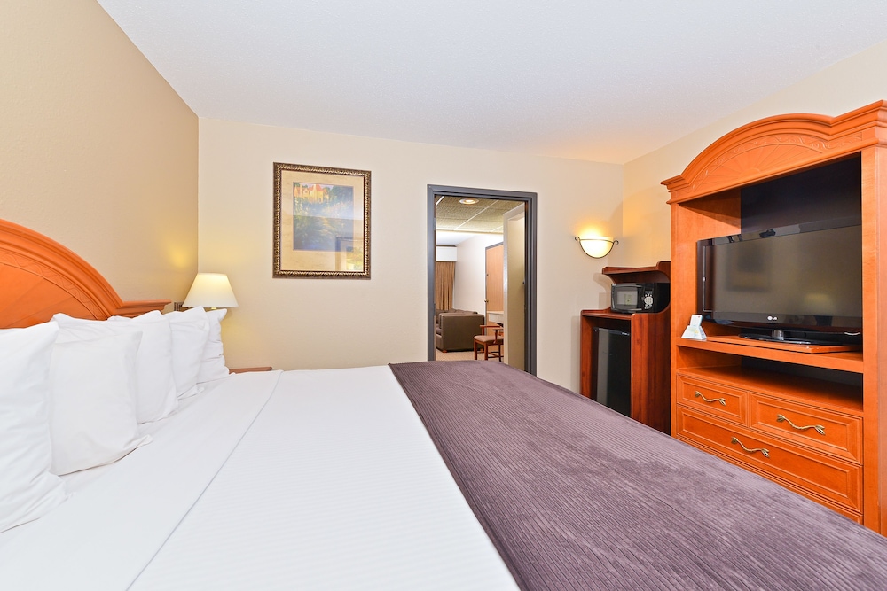 Revel Hotel Minot, SureStay Collection by Best Western 34/66